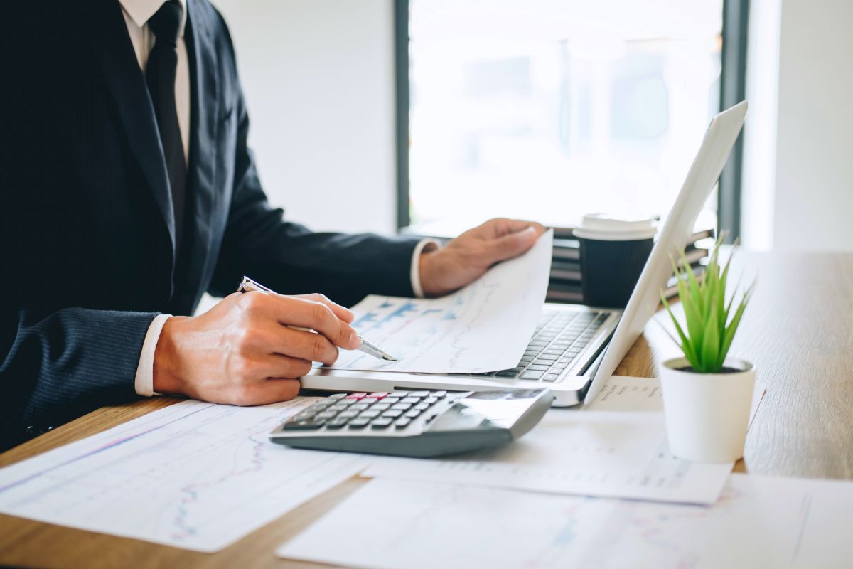 businessman working on new project | Secrets of Account Based Marketing (ABM) Tactics w/Shari Johnston @WinningByDesign | account based marketing tactics | account based marketing metrics