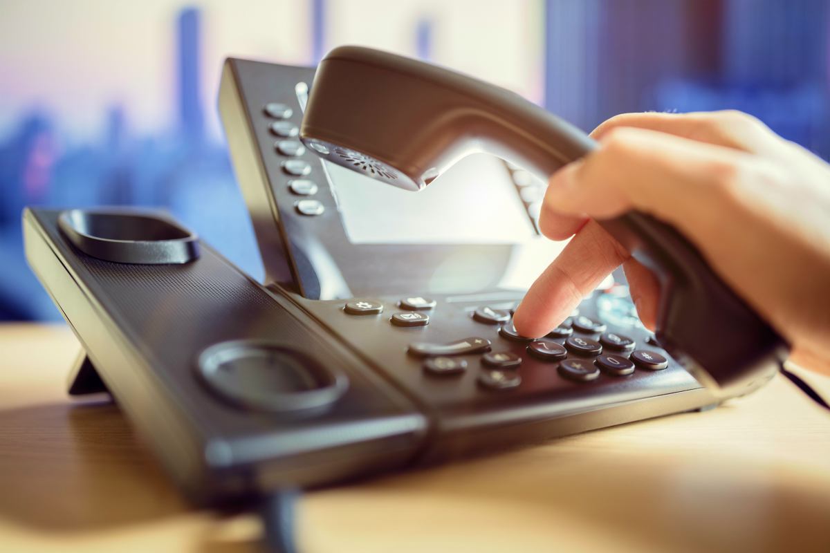 dialing telephone | What to Say on Your Second Voicemail Message