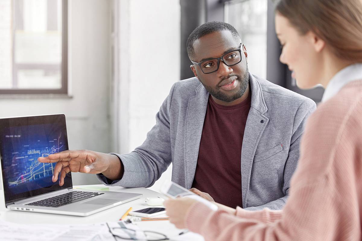 Black American explaining analytics | Creating a Culture of Experimentation in Inside Sales | Sales Experiments